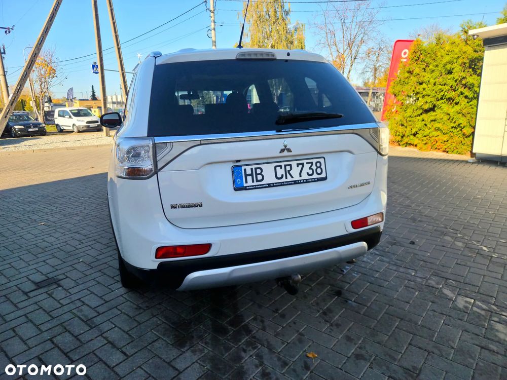 Mitsubishi Outlander 2.2 DI-D 4WD Automatik Diamant Edition - 11
