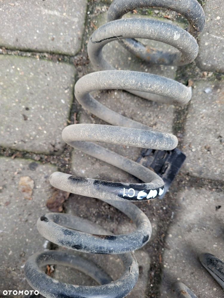 Sprężyny tylne bmw 1 e87 2010r - 2