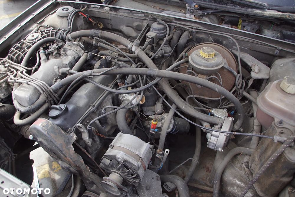 Auto na części - Audi 80 B3 1.8 90 KM JN AKM LY7U 1987R Silnik Skrzynia Drzwi Błotnik Klapa Zderzak Lampa Lusterko Klamka Szyba Deska Kokpit Sterownik Moduł Czujnik Licznik Panel Kierownica - 18