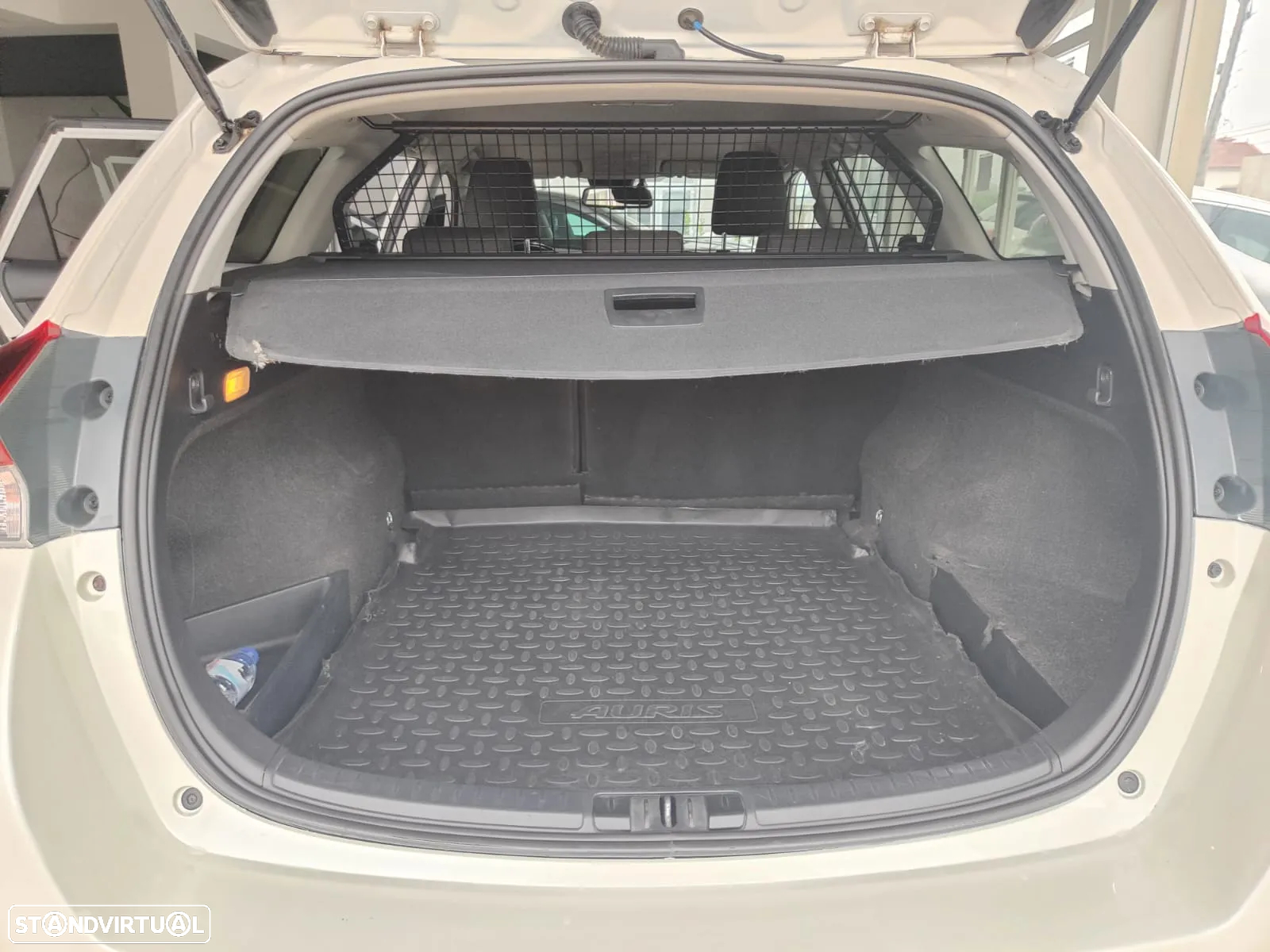 Toyota Auris Touring Sports 1.8 HSD Comfort+P.Sport - 13