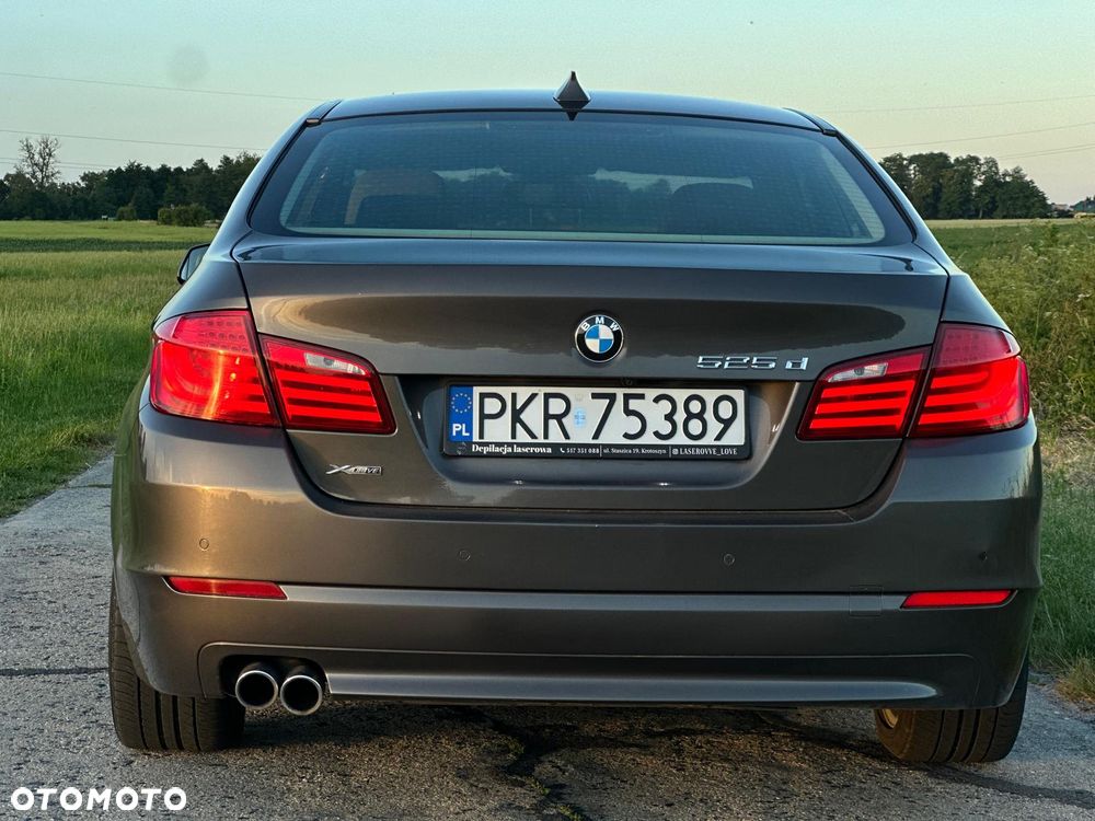 BMW Seria 5 525d xDrive - 11
