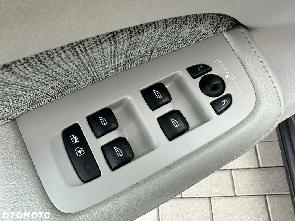 Volvo V60 B3 B DKG Essential - 30