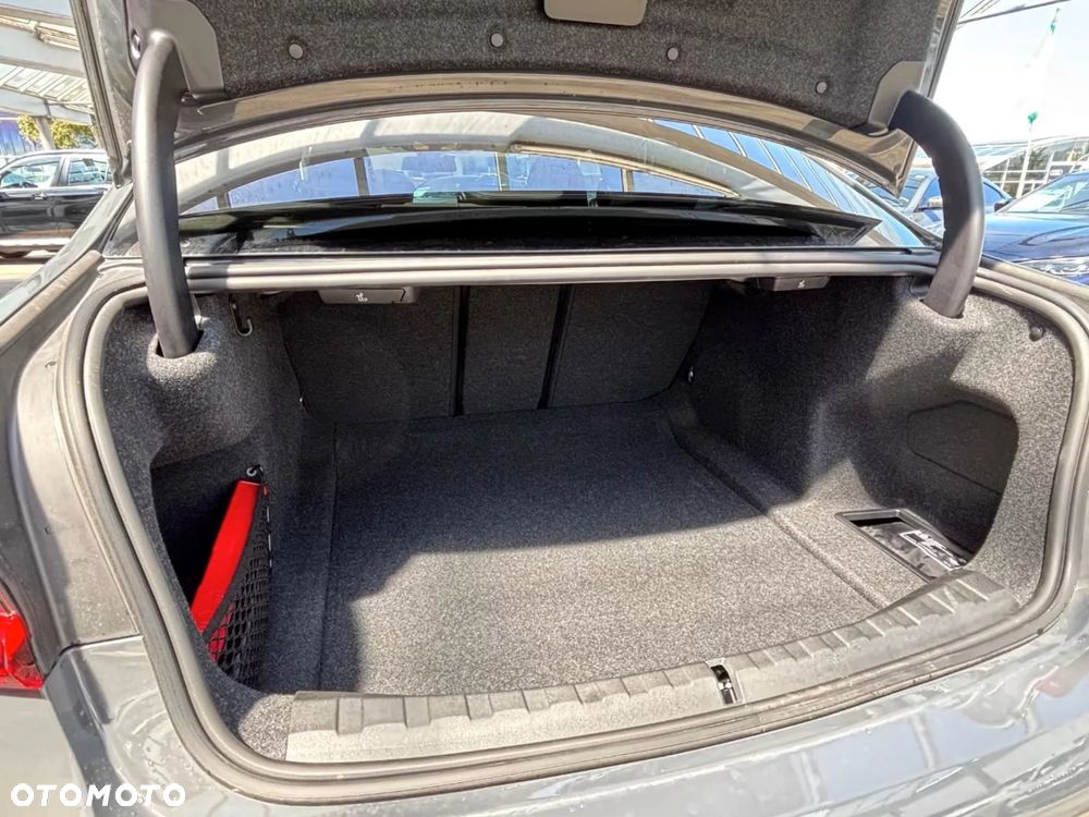 BMW Seria 3 318i M Sport - 26
