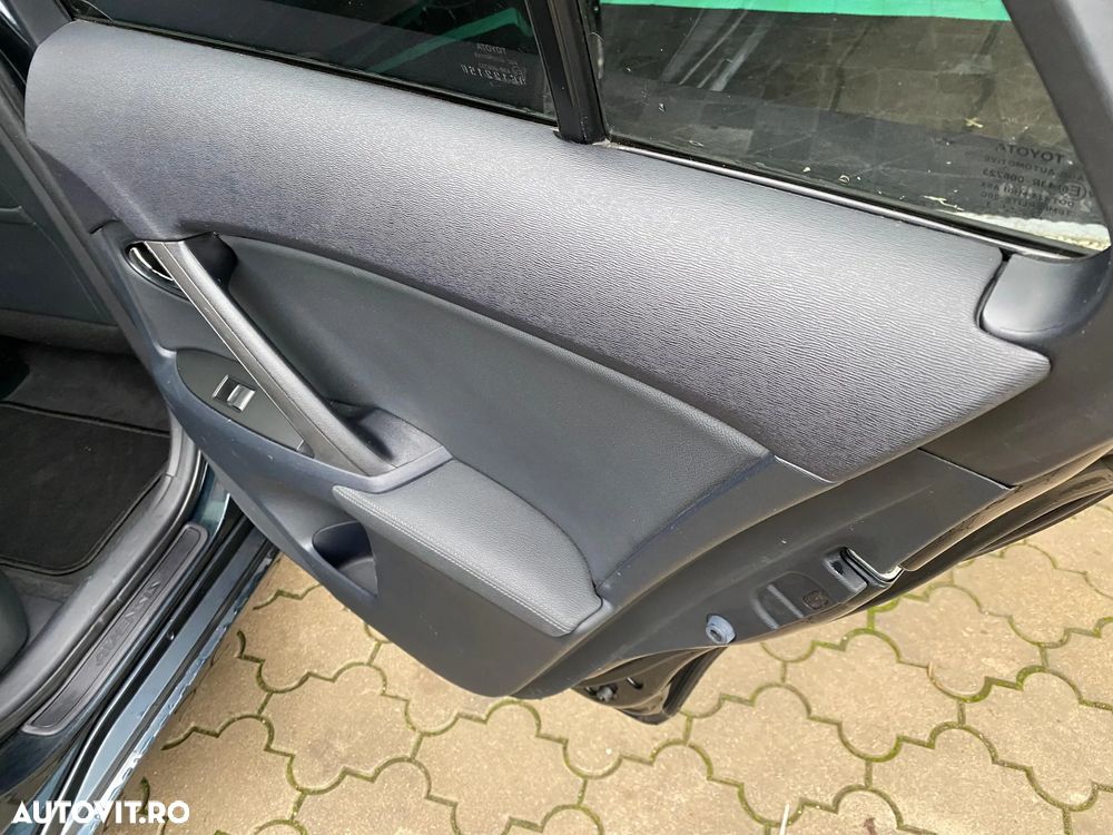 Toyota Avensis Combi 2.0 D-4D - 2