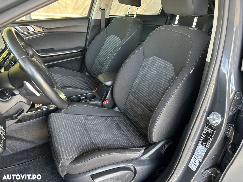 Kia Ceed - 31