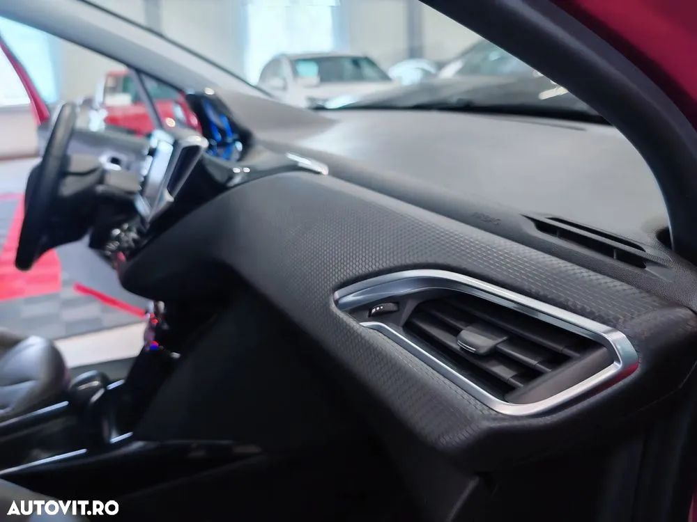 Peugeot 2008 PureTech 110 GPF Stop&Start EAT6 Allure - 15