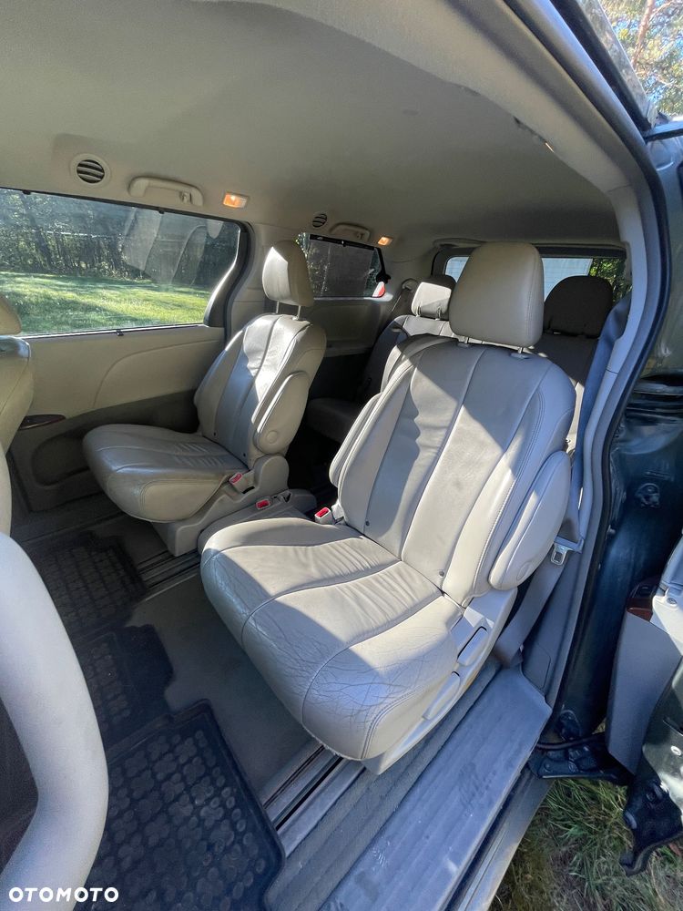 Toyota Sienna - 6