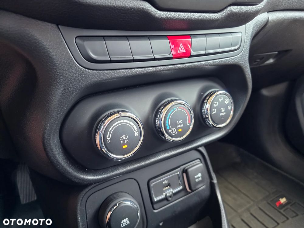 Jeep Renegade - 16