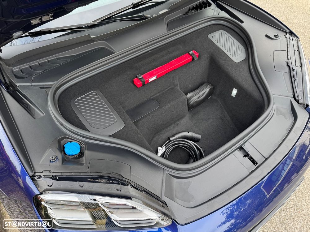 Porsche Macan Electric 4 - 16