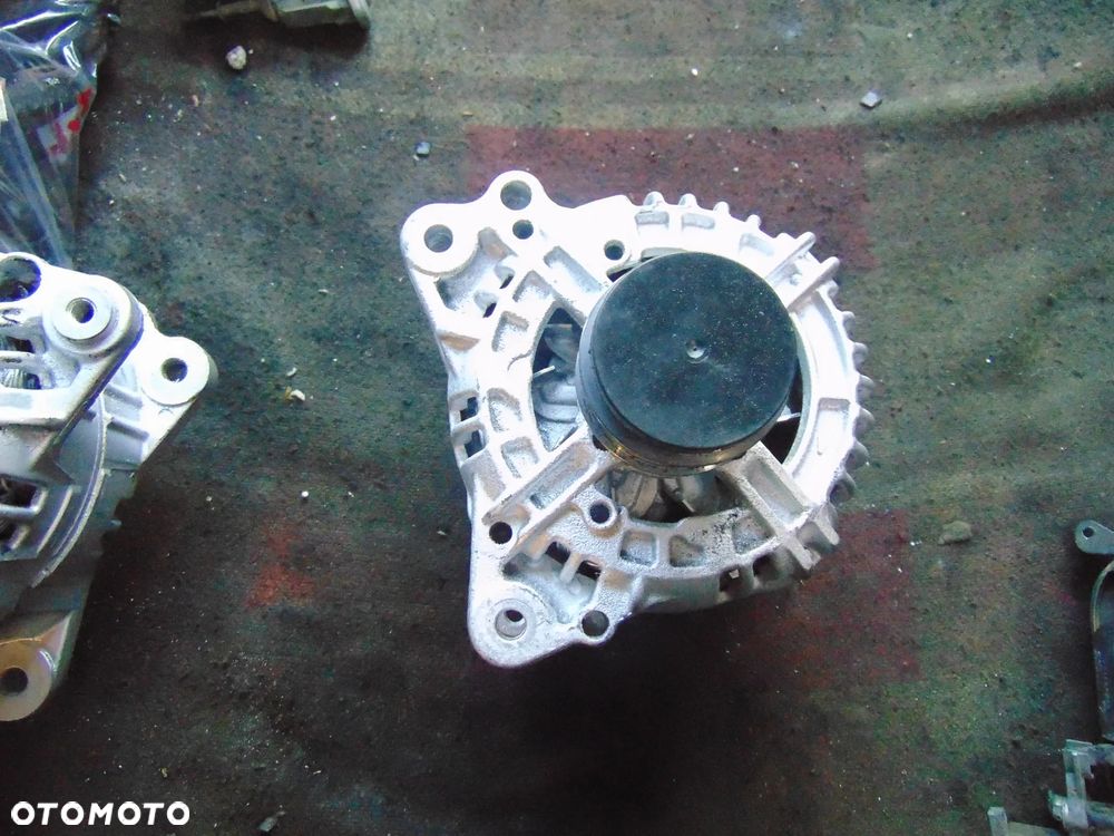 Alternatory Golf 4 1,9 TDI po regeneracji Cena sztuka Róznią sie Kołkami - 5