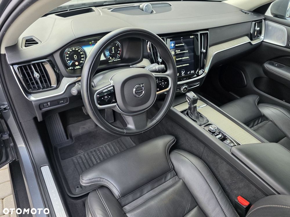 Volvo V60 Cross Country - 16