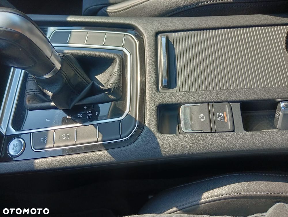 Volkswagen Passat 2.0 TDI SCR DSG Highline - 20