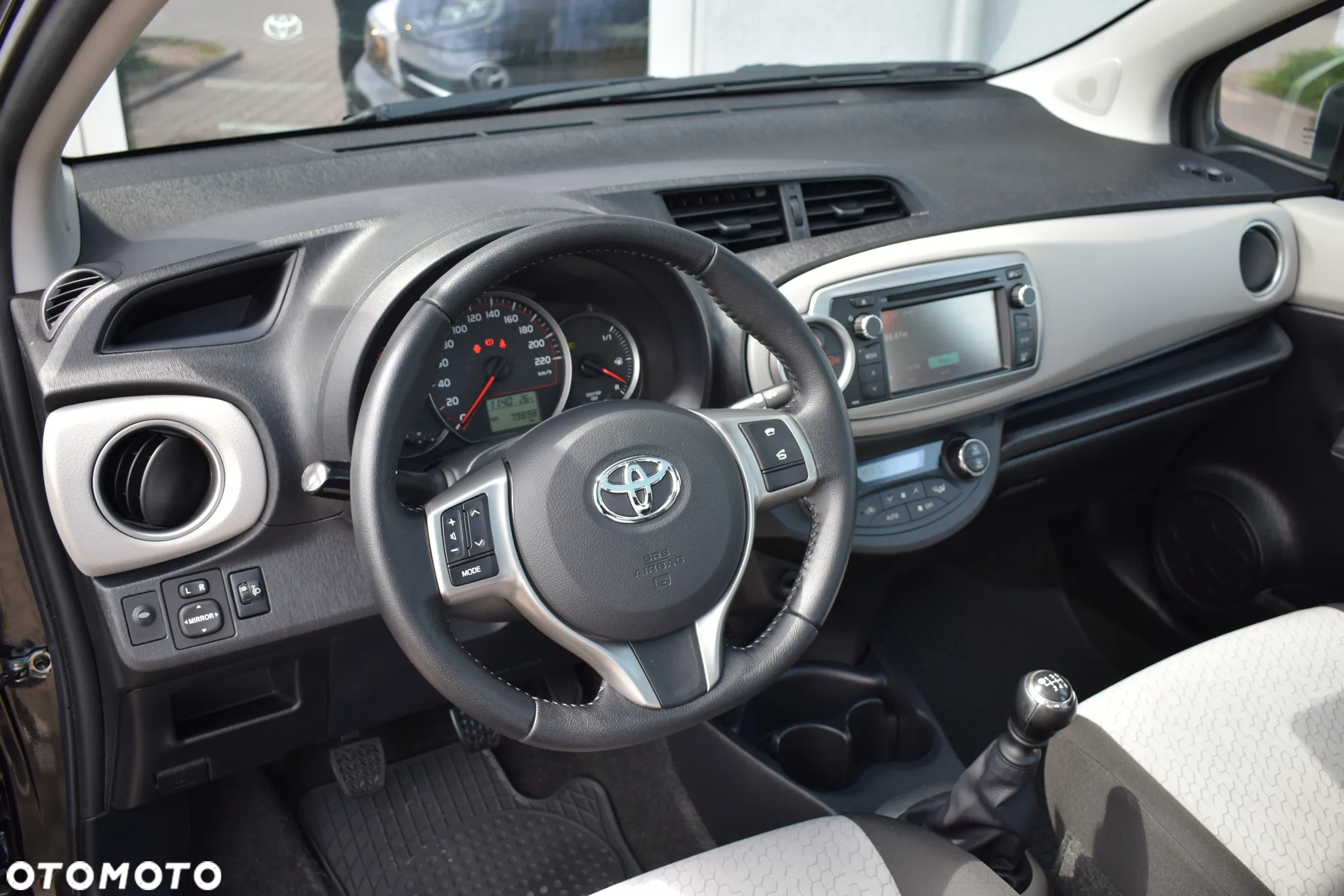 Toyota Yaris 1.33 Prestige - 10