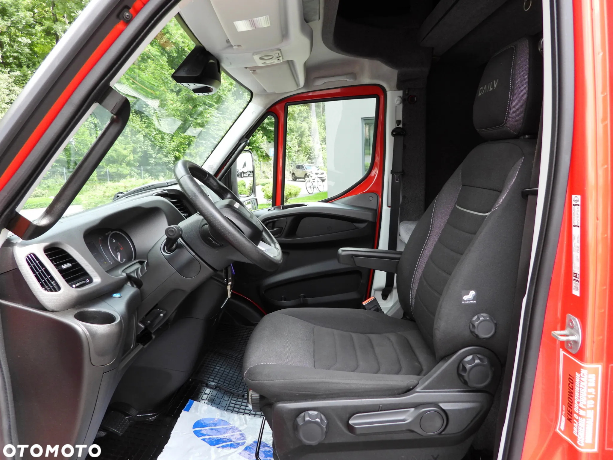 Iveco DAILY 35S21 PLANDEKA 10 PALET WEBASTO TEMPOMAT NAWIGACJA LEDY PNEUMATYKA AUTOMAT HI-MATIC KLIMATYZACJA 210KM [ 484924 ] - 25