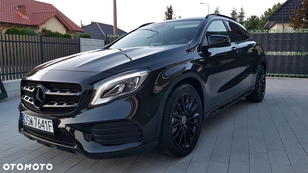 Mercedes-Benz GLA 180 7G-DCT AMG Line - 38