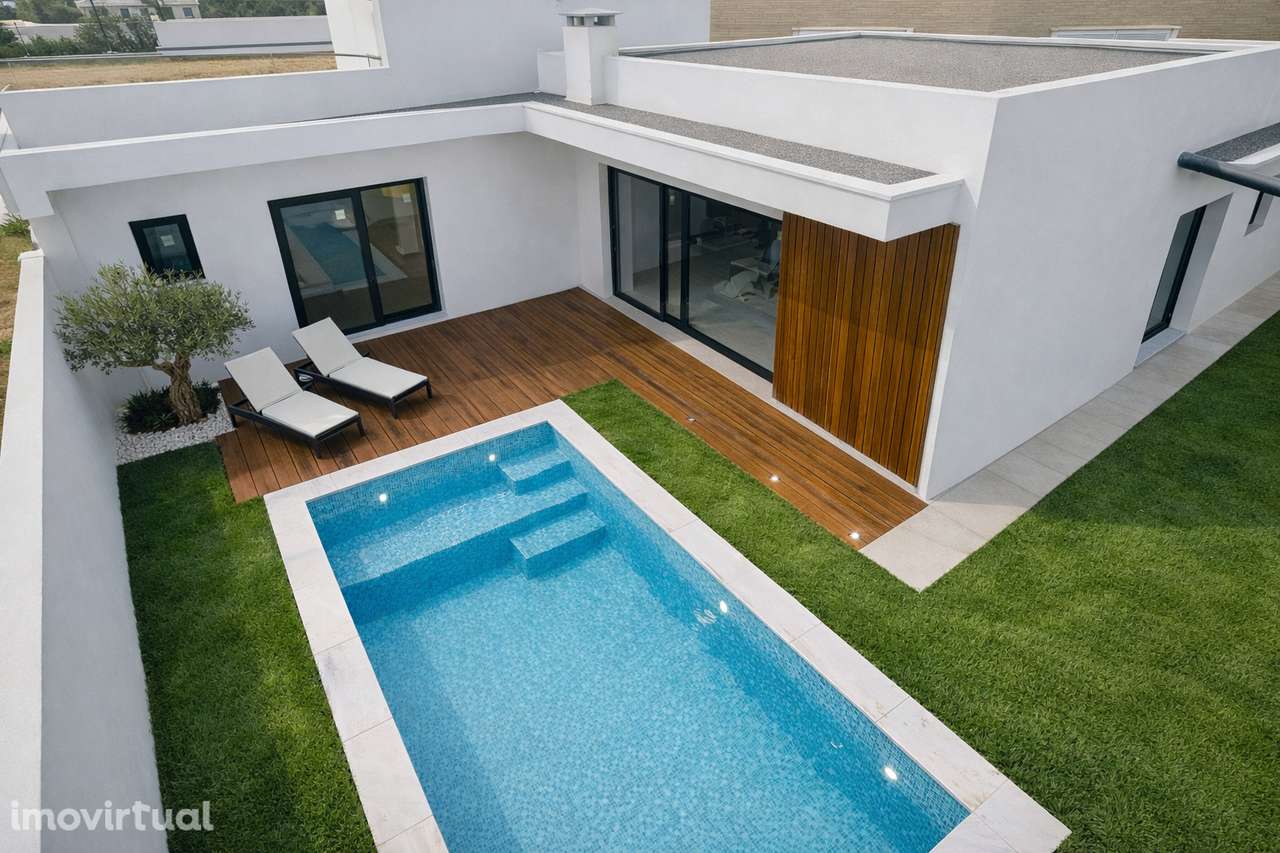 Moradia isolada térrea T4 com 2 Suítes e Piscina - Grande imagem: 2/16