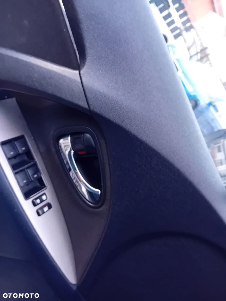 Toyota Avensis 2.0 D-4D Executive - 12