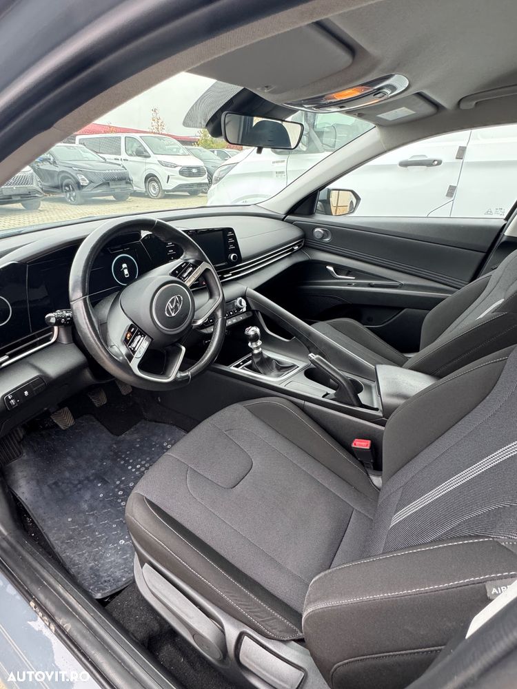 Hyundai Elantra - 8