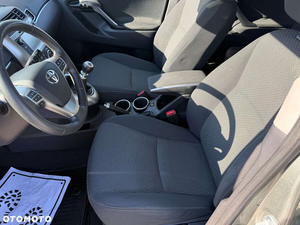 Toyota Verso 2.0 D-4D 5-Sitzer Executive - 25