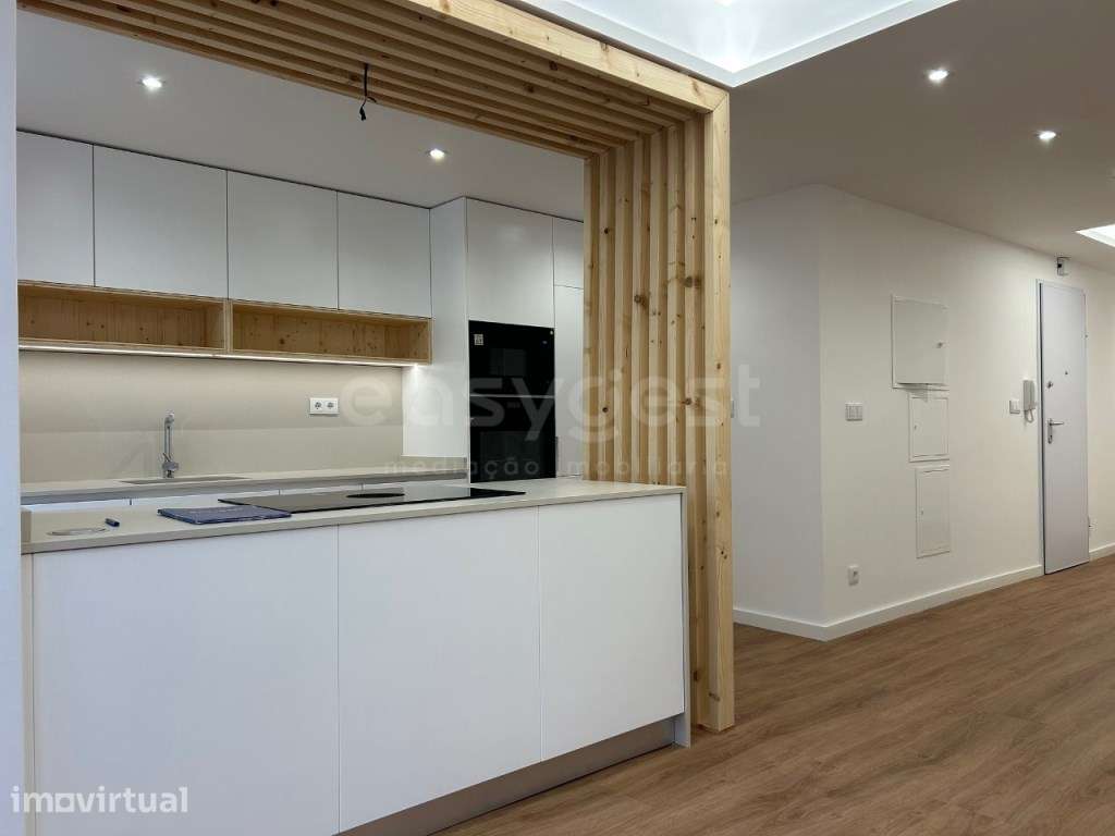 T2 remodelado num dos Eixos Mais Prestigiados de Lisboa - Grande imagem: 5/22