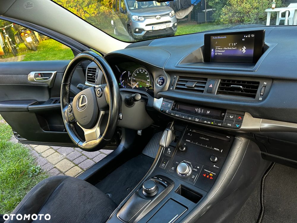 Lexus CT 200h - 10