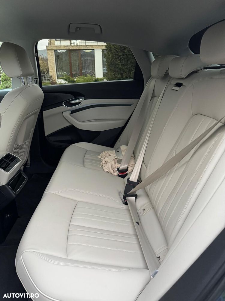 Audi e-tron 50 quattro S-Line - 6