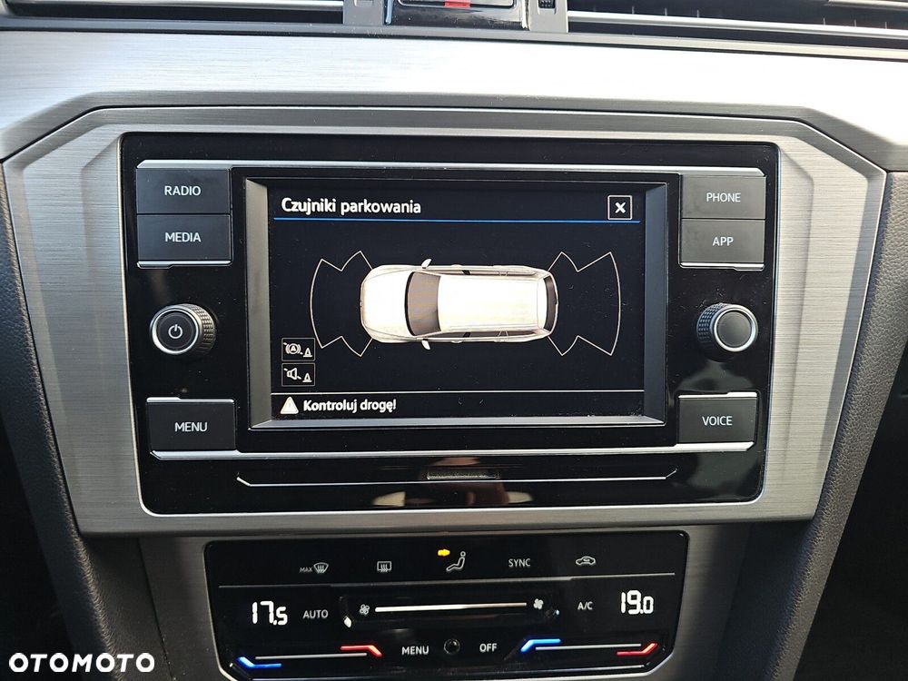 Volkswagen Passat - 21