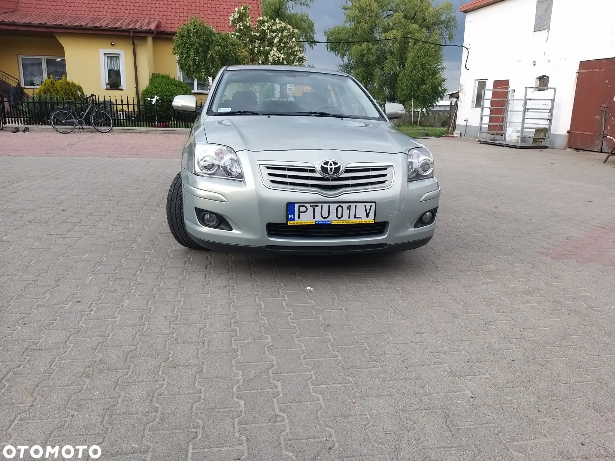 Toyota Avensis - 1