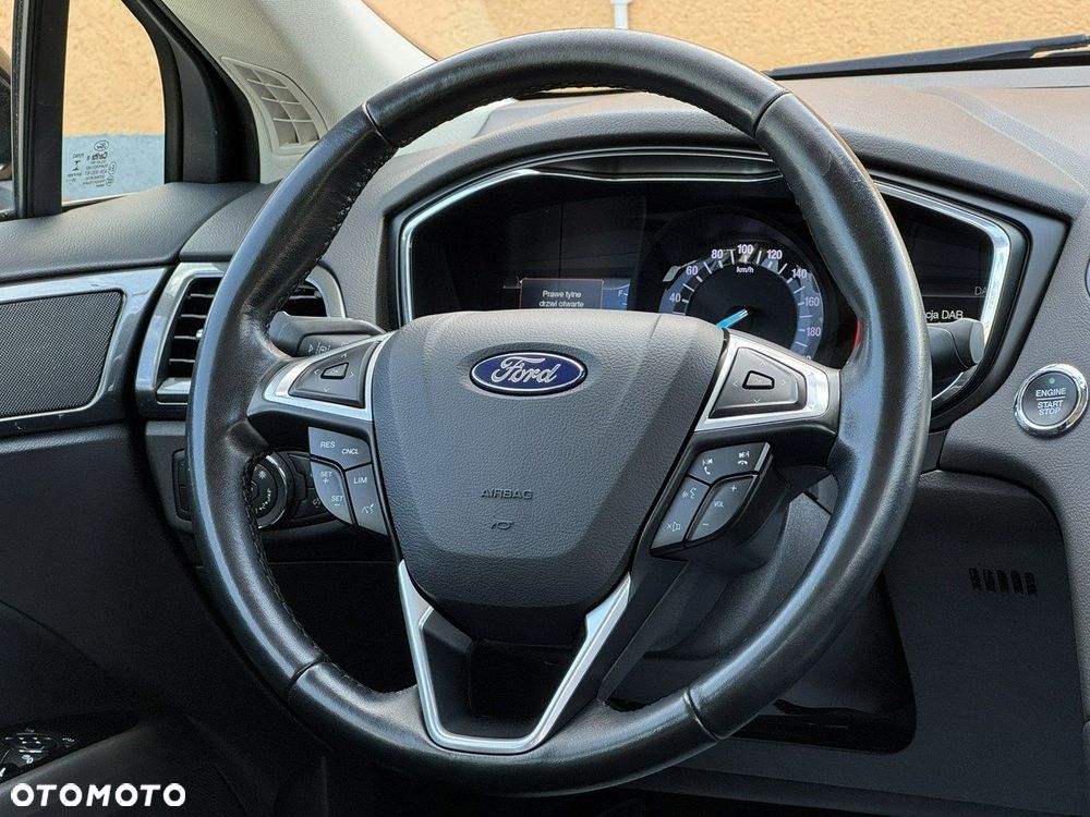 Ford Mondeo 2.0 Hybrid Titanium - 24