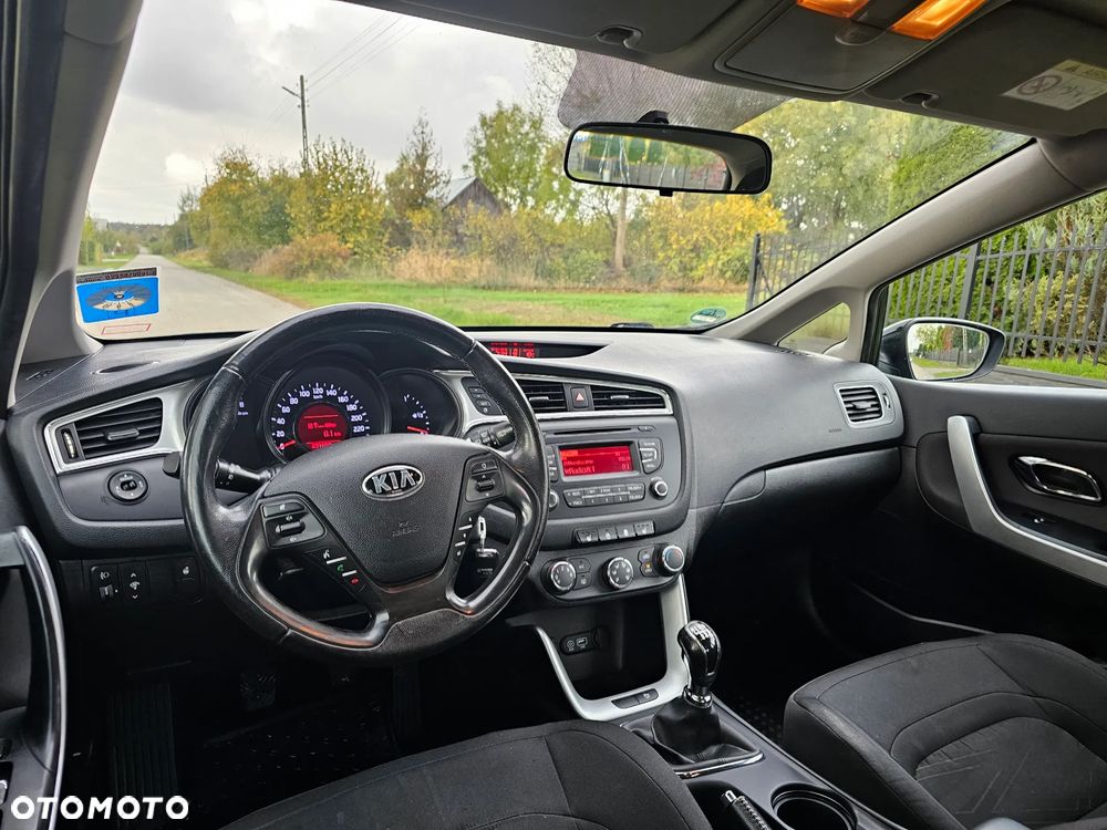 Kia Ceed 1.4 CVVT UEFA EURO 2016 - 10