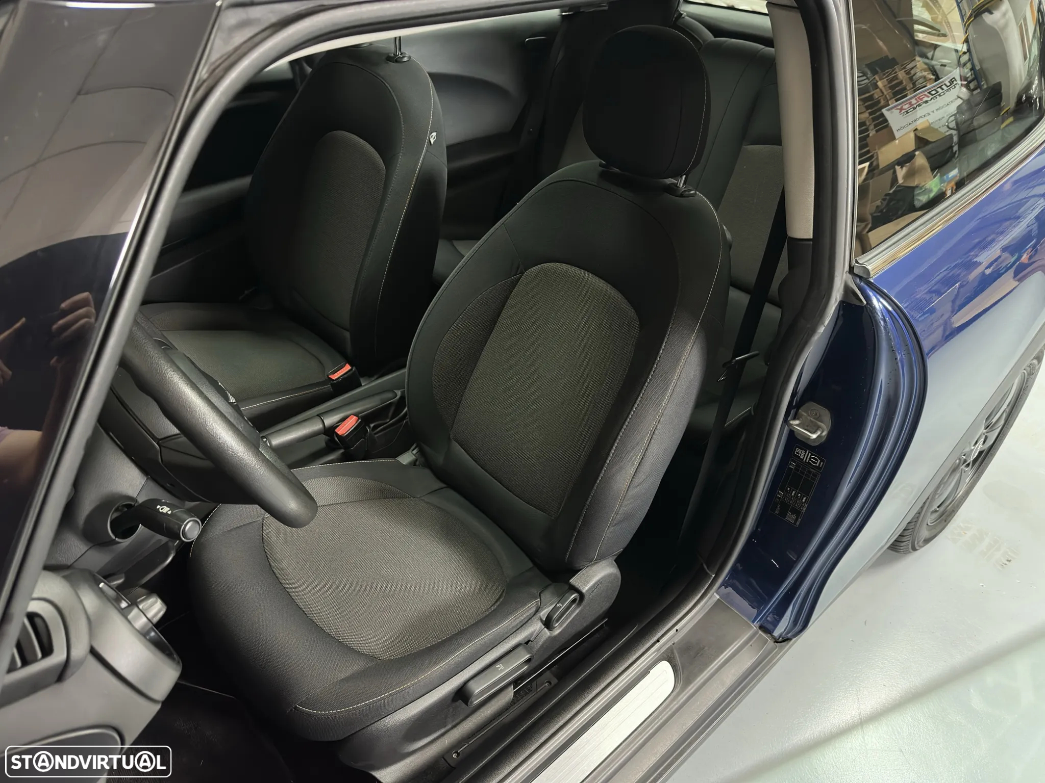 MINI 3 Portas One D - 12