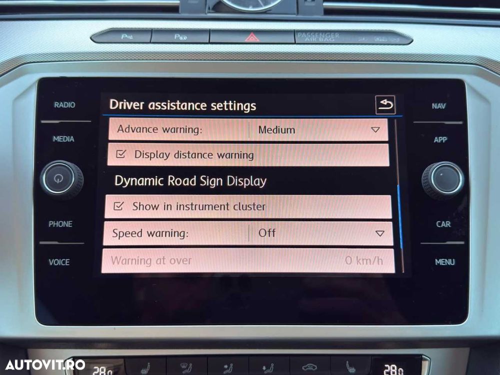 Volkswagen Passat - 33