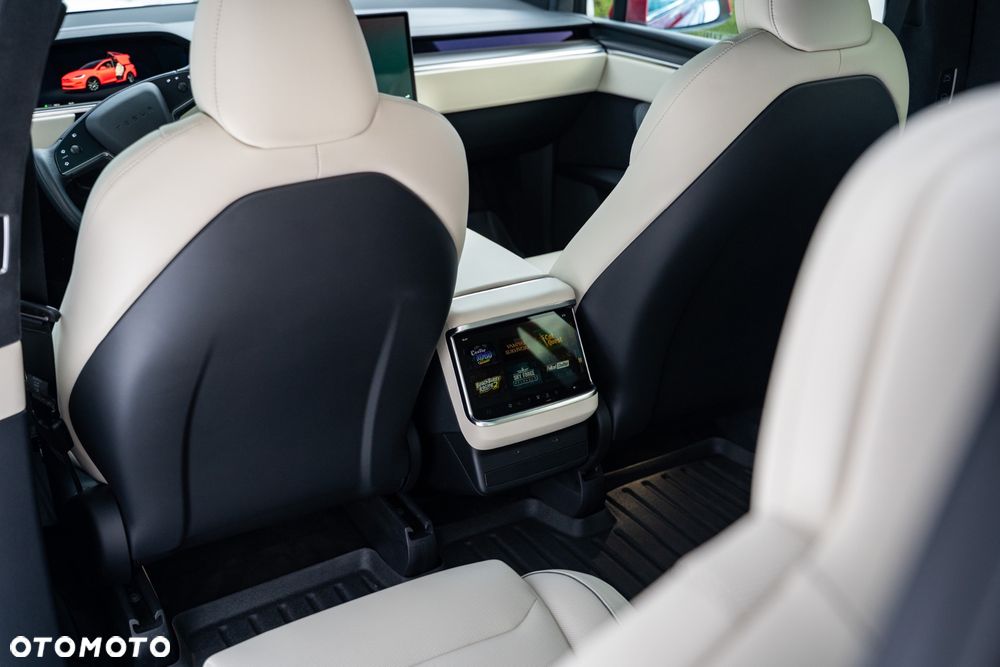 Tesla Model X - 4