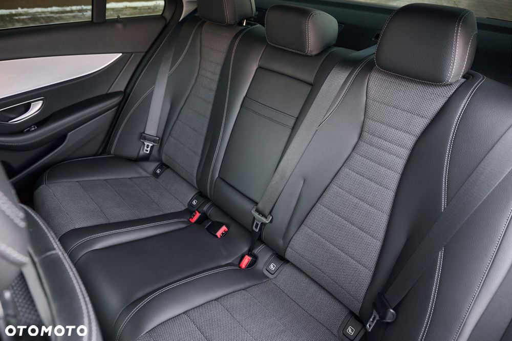 Mercedes-Benz Klasa E 220 d 9G-TRONIC - 22