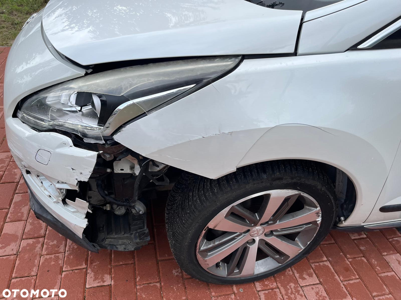 Peugeot 3008 1.6 THP Allure S&S EAT6 - 18