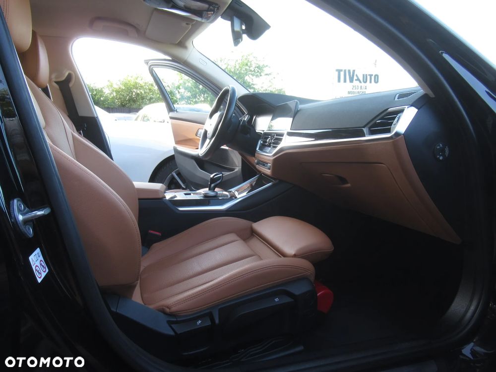 BMW Seria 3 318i Luxury Line - 9