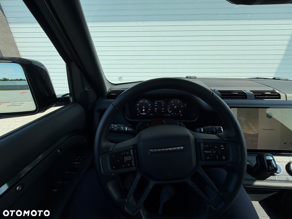 Land Rover Defender - 21