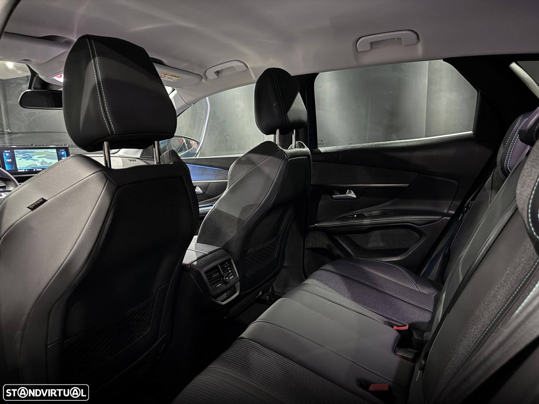 Peugeot 3008 1.2 PureTech Allure Pack EAT8 - 32