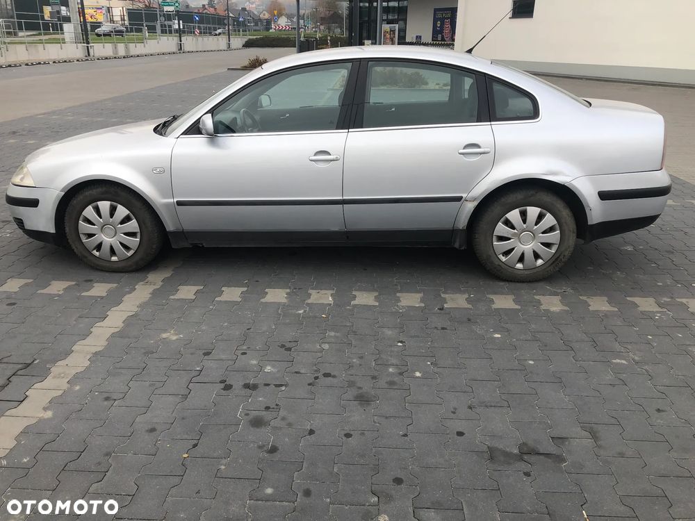 Volkswagen Passat 1.9 TDI Comfortline - 5