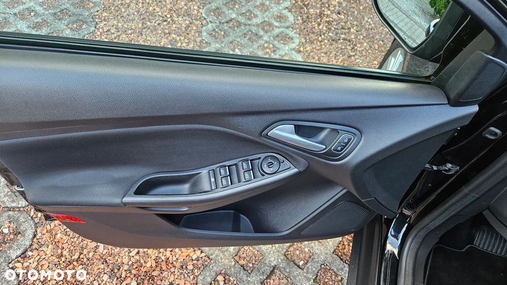 Ford Focus 1.0 EcoBoost Titanium - 12