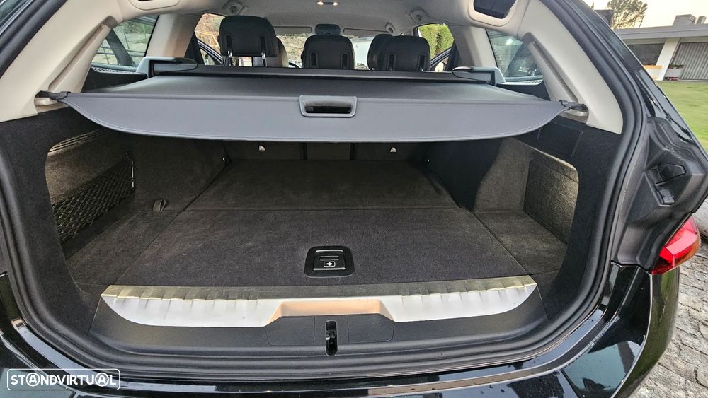 BMW 330 e Touring Line Sport Auto - 35