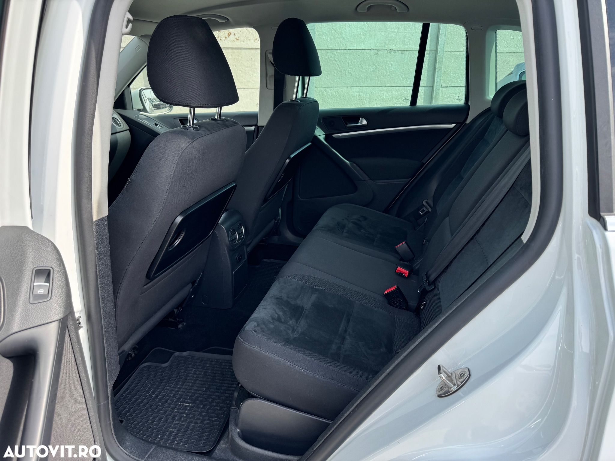 Volkswagen Tiguan 2.0 TDI 4Motion DSG Sport & Style - 11