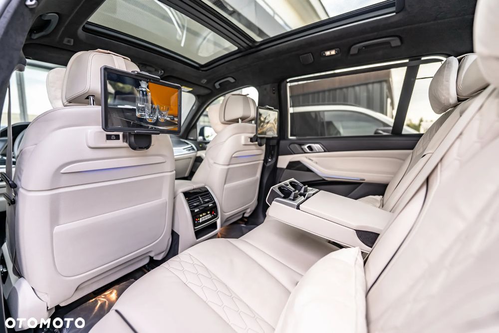 BMW X7 M50i sport - 33