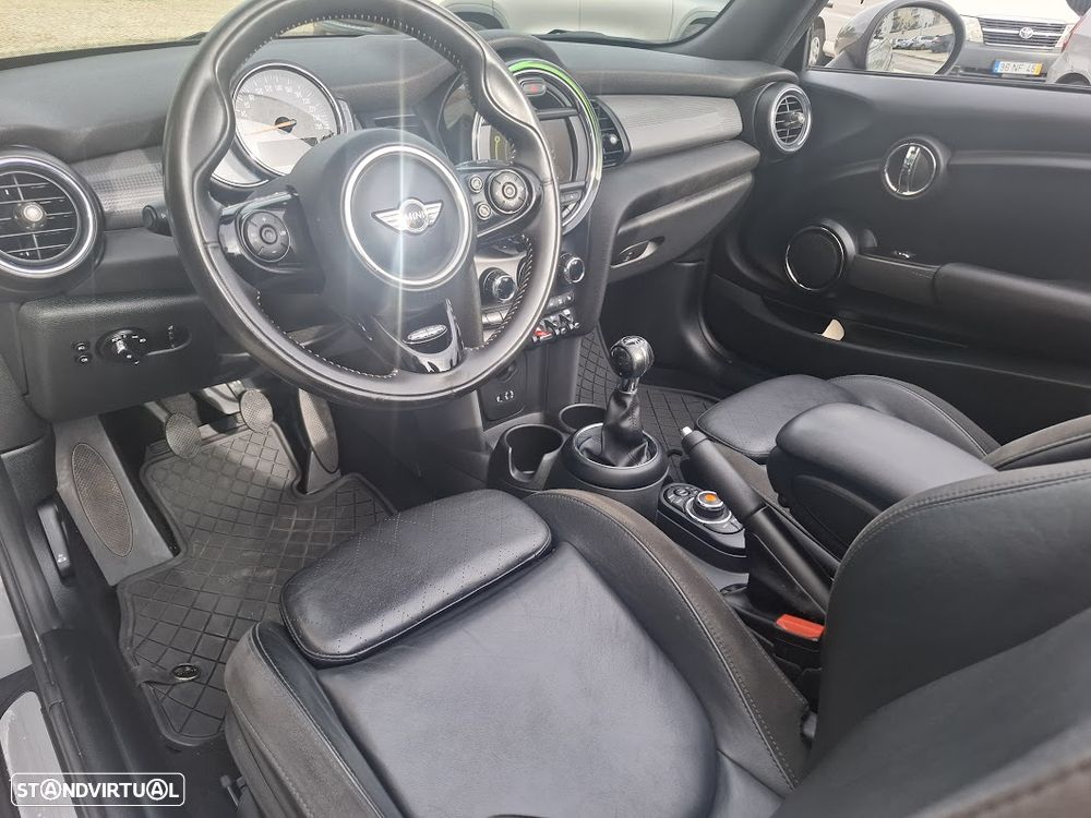 MINI Cabrio Cooper Essential - 37