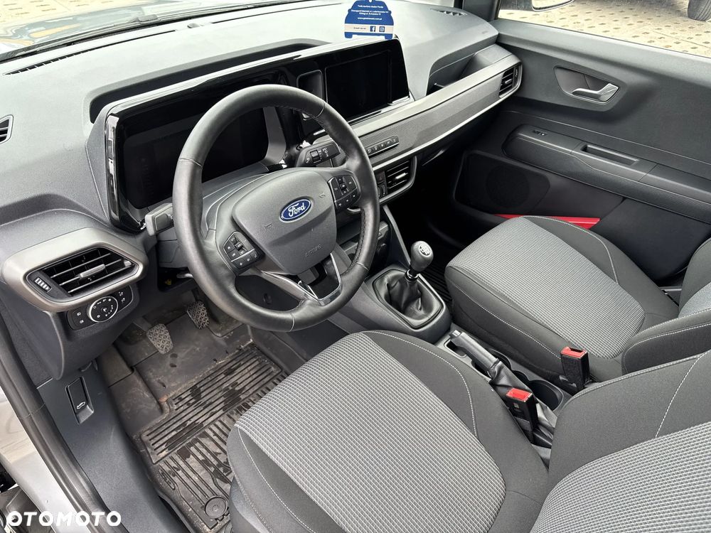 Ford Transit Courier - 11