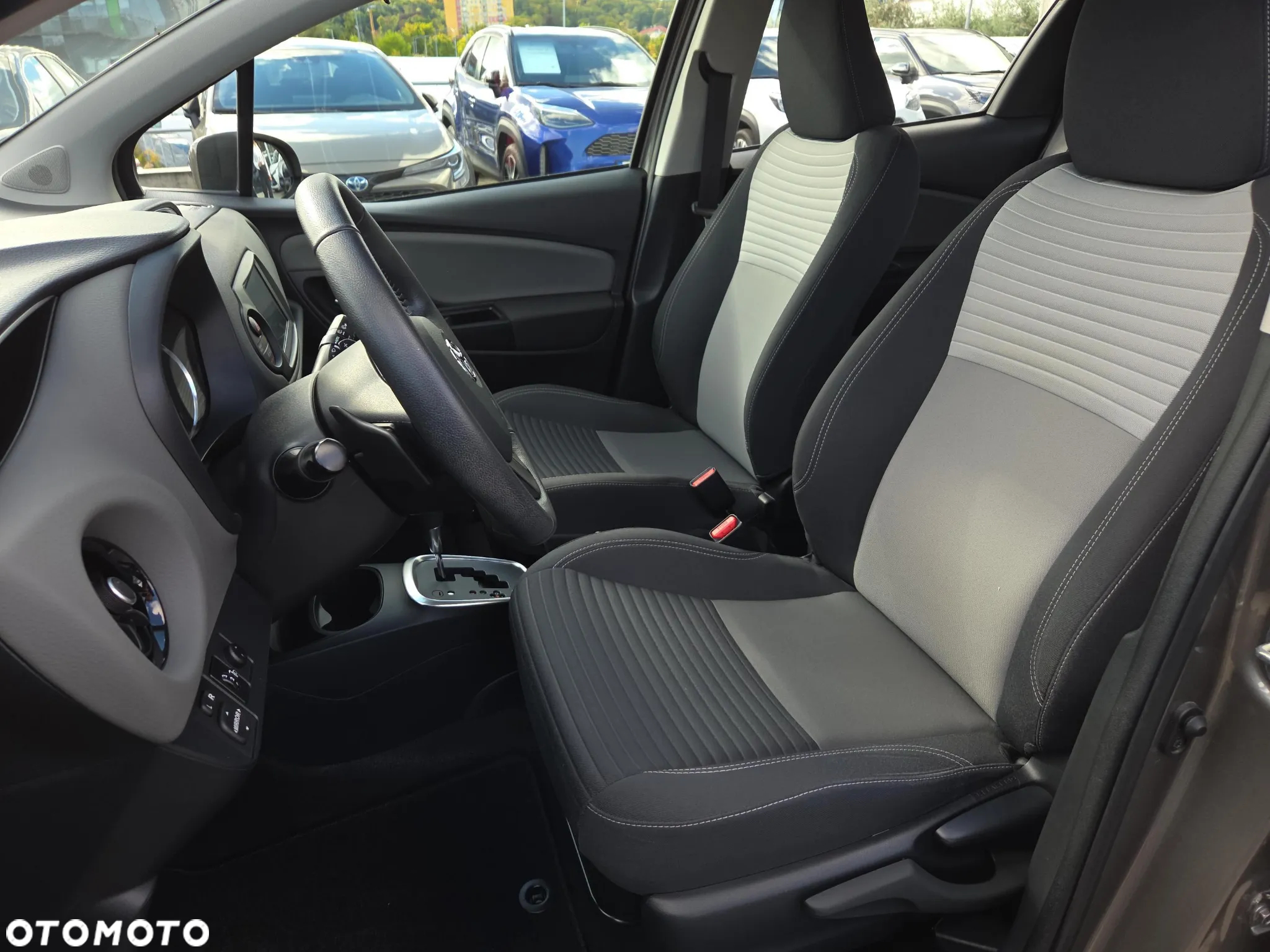 Toyota Yaris 1.5 Premium CVT - 24