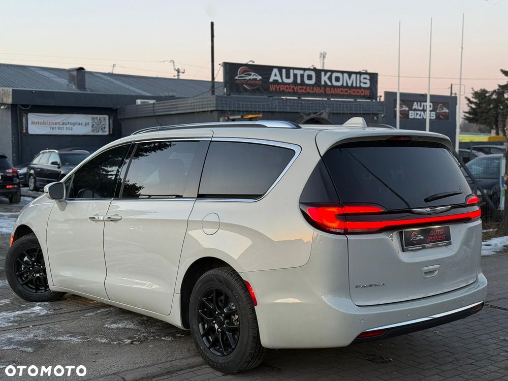 Chrysler Pacifica - 3