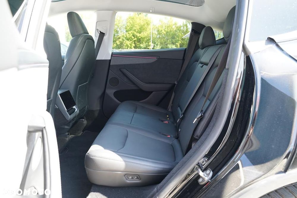 Tesla Y 83.1kWh Long Range RWD - 9