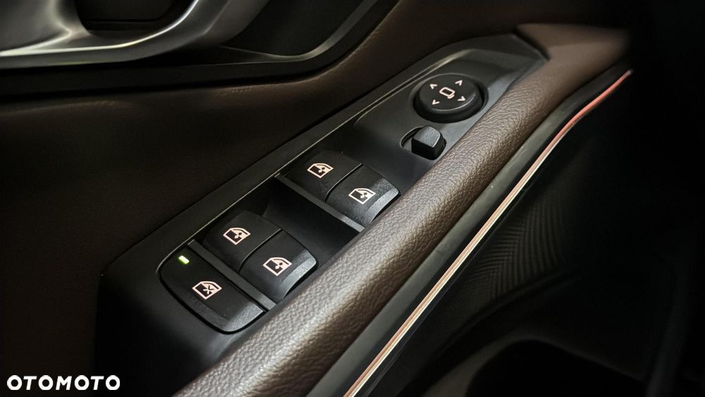 BMW Seria 3 330i M Sport sport - 31