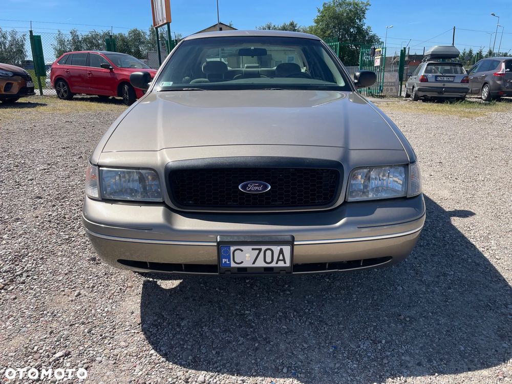 Ford Crown - 2